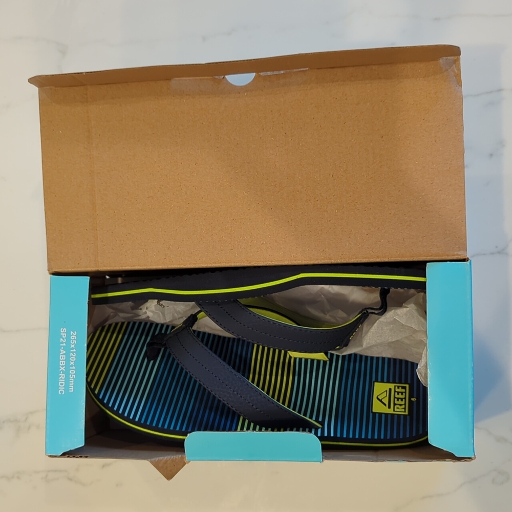 Kids reef flip flops size 6